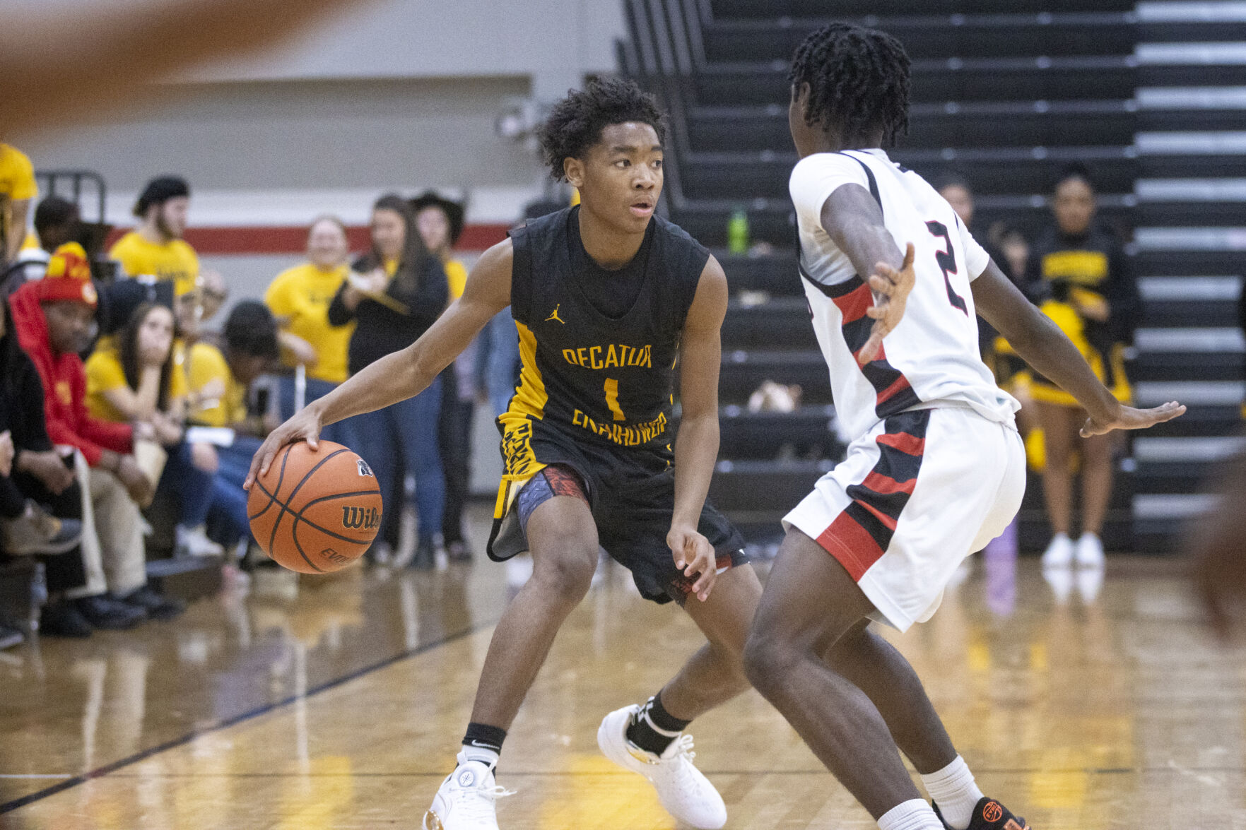 112322-dec-spt-eisenhower-basketball_03.JPG